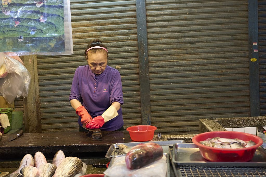An excellent primer for taipei first timer 2 woman scaling fish- taipei first timer article