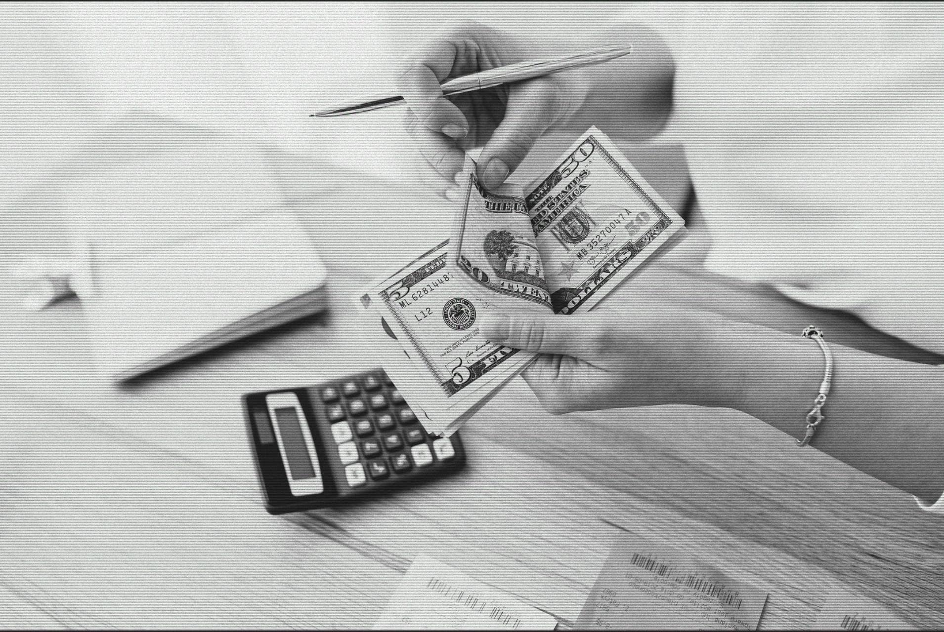 Pricing with Confidence: A Guide for Women Entrepreneurs (Part 2) 1 pricing with confidence woman handling cash