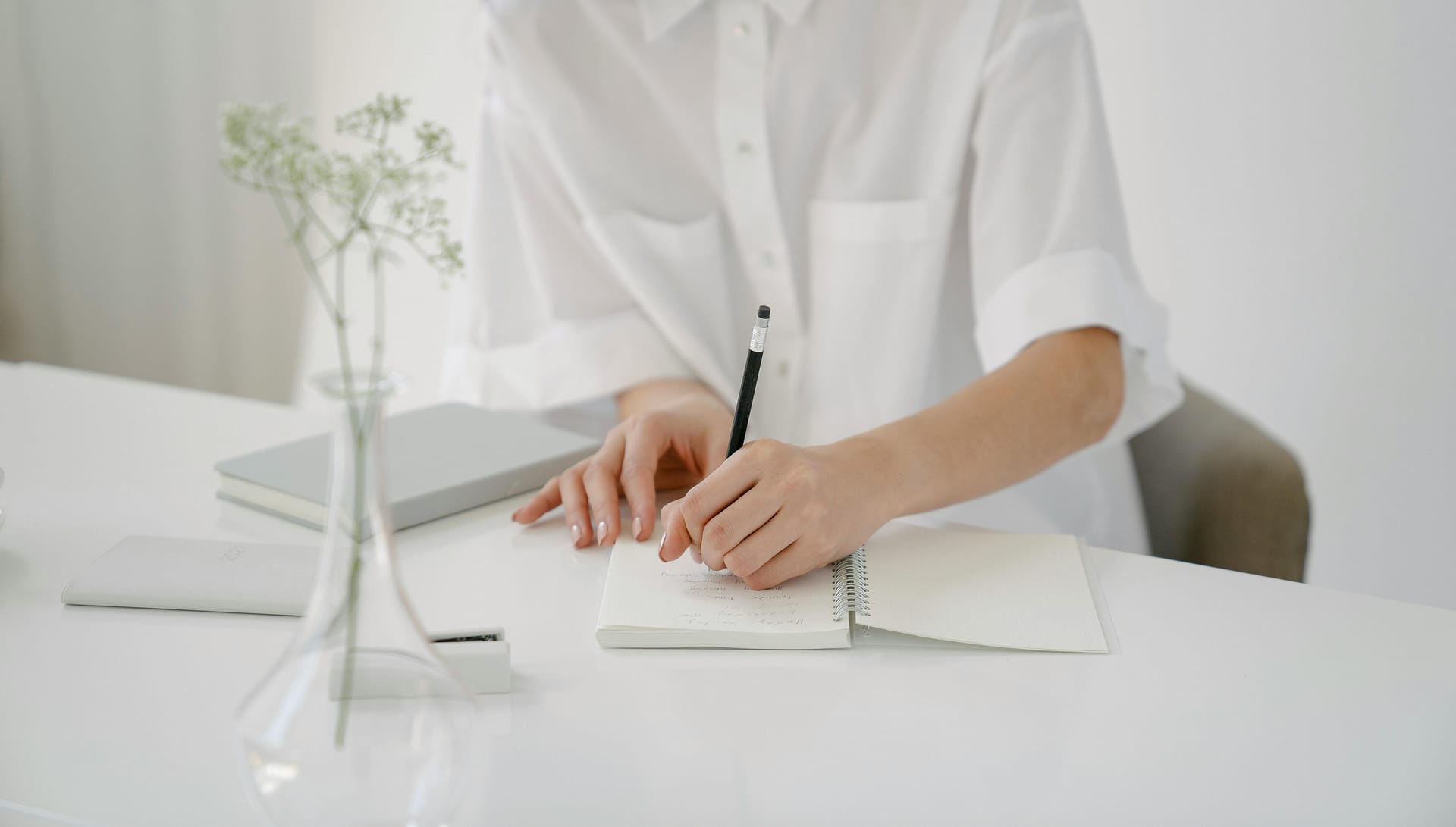Stop Scrolling: Women's Leadership Articles That Deserve Your Attention Right Now 1 Women's Leadership Articles