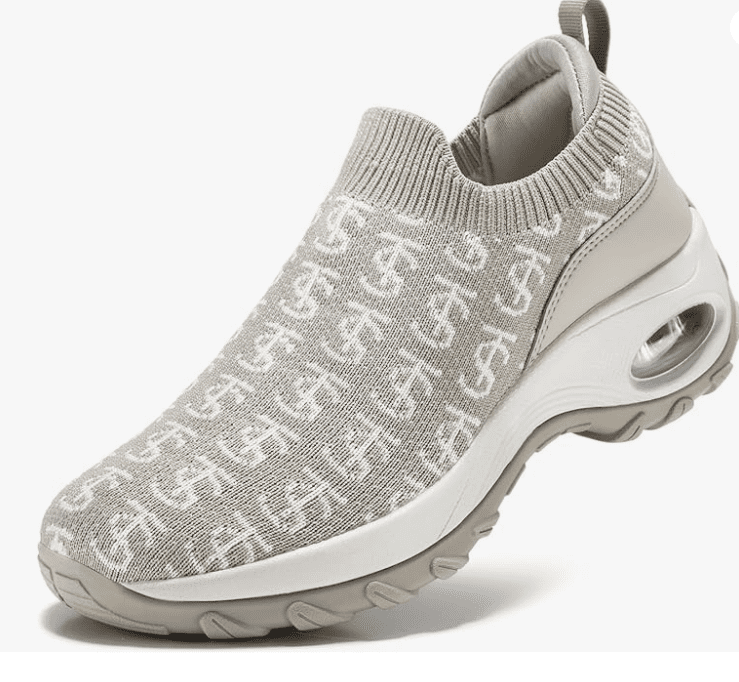 4 Versatile Travel Sneakers to Step Up Your Game 3 versatile travel sneakers